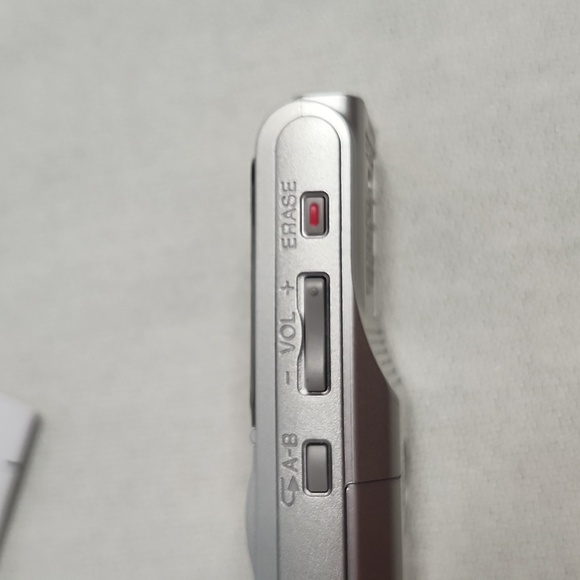 Sony ICD-BX800 Recorder, headphones and Sharp EL-W516 Calculator - Picture 14 of 17